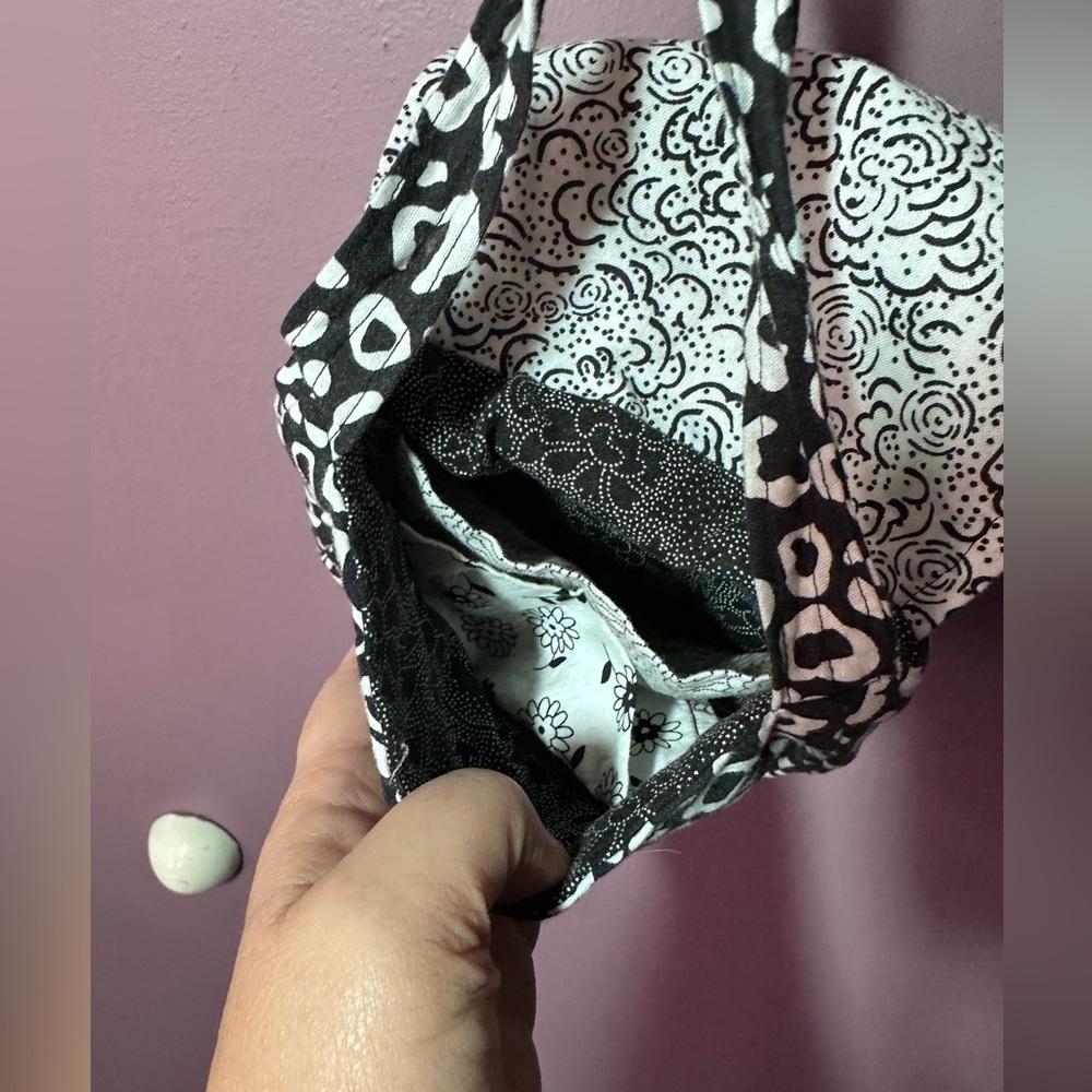 Stylish Black and White Patterned Women's Bag - Picture 4 of 5